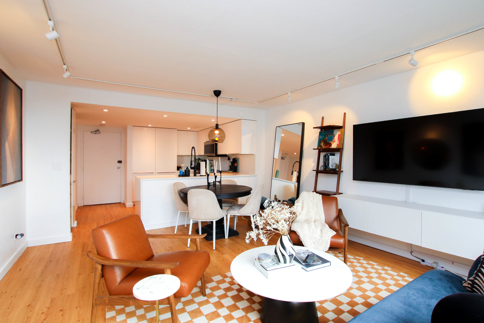 3100 N Lake Shore Drive Unit: 1404