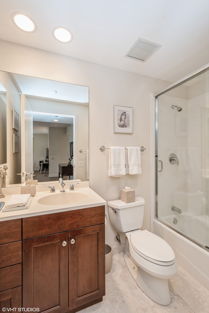 600 N Lake Shore Drive Unit: 2709