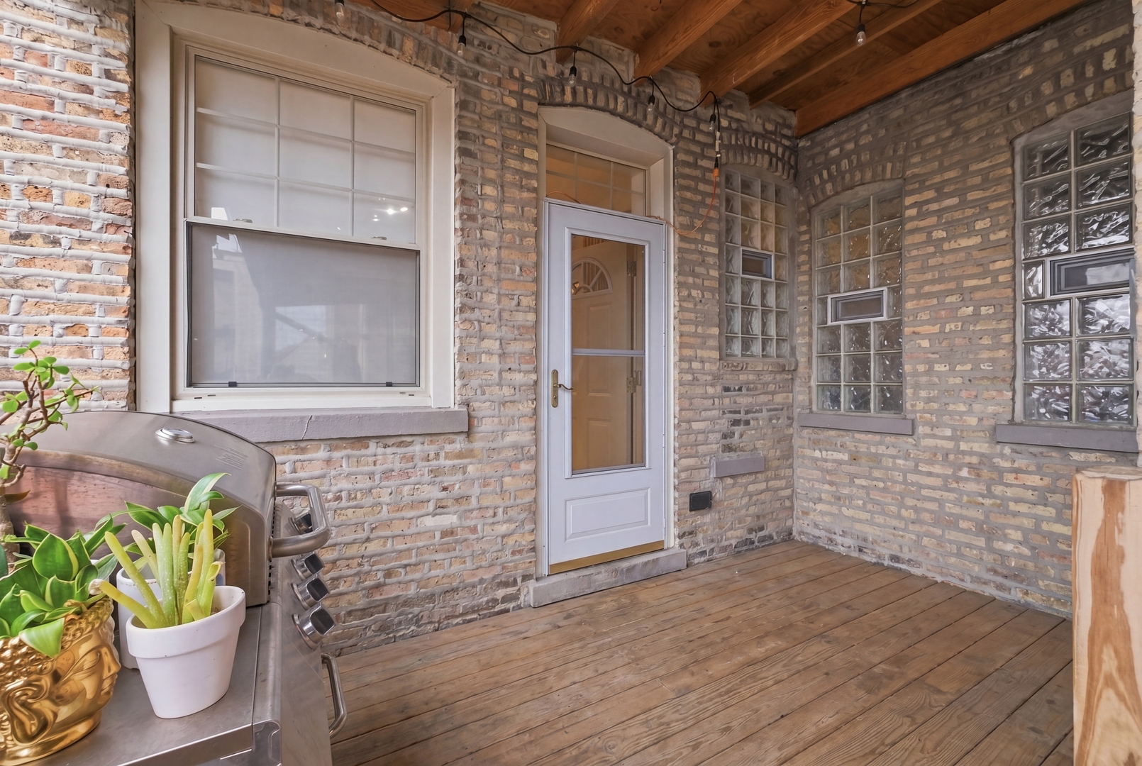 3806 N Troy Street Unit: 3