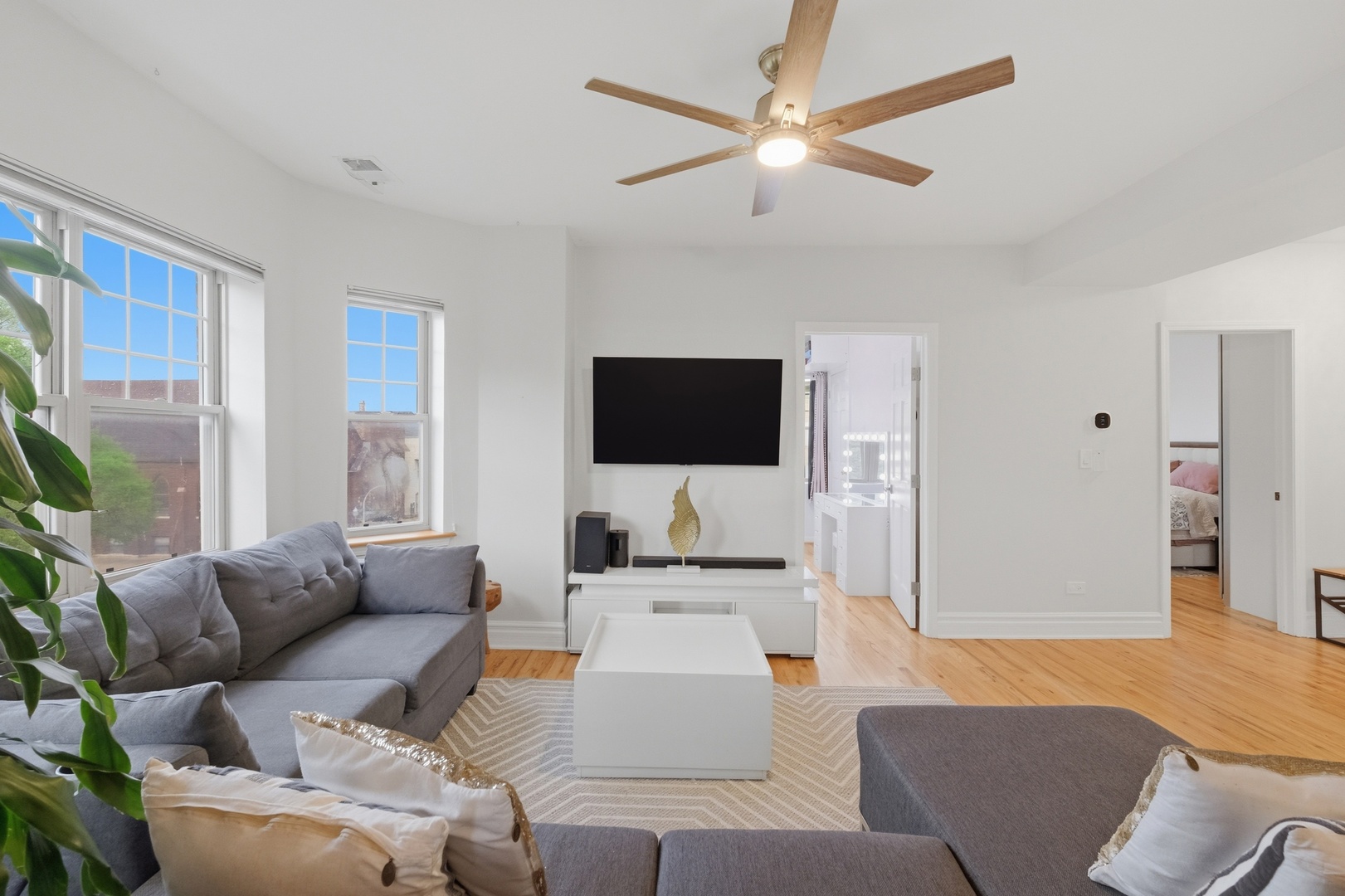 3806 N Troy Street Unit: 3
