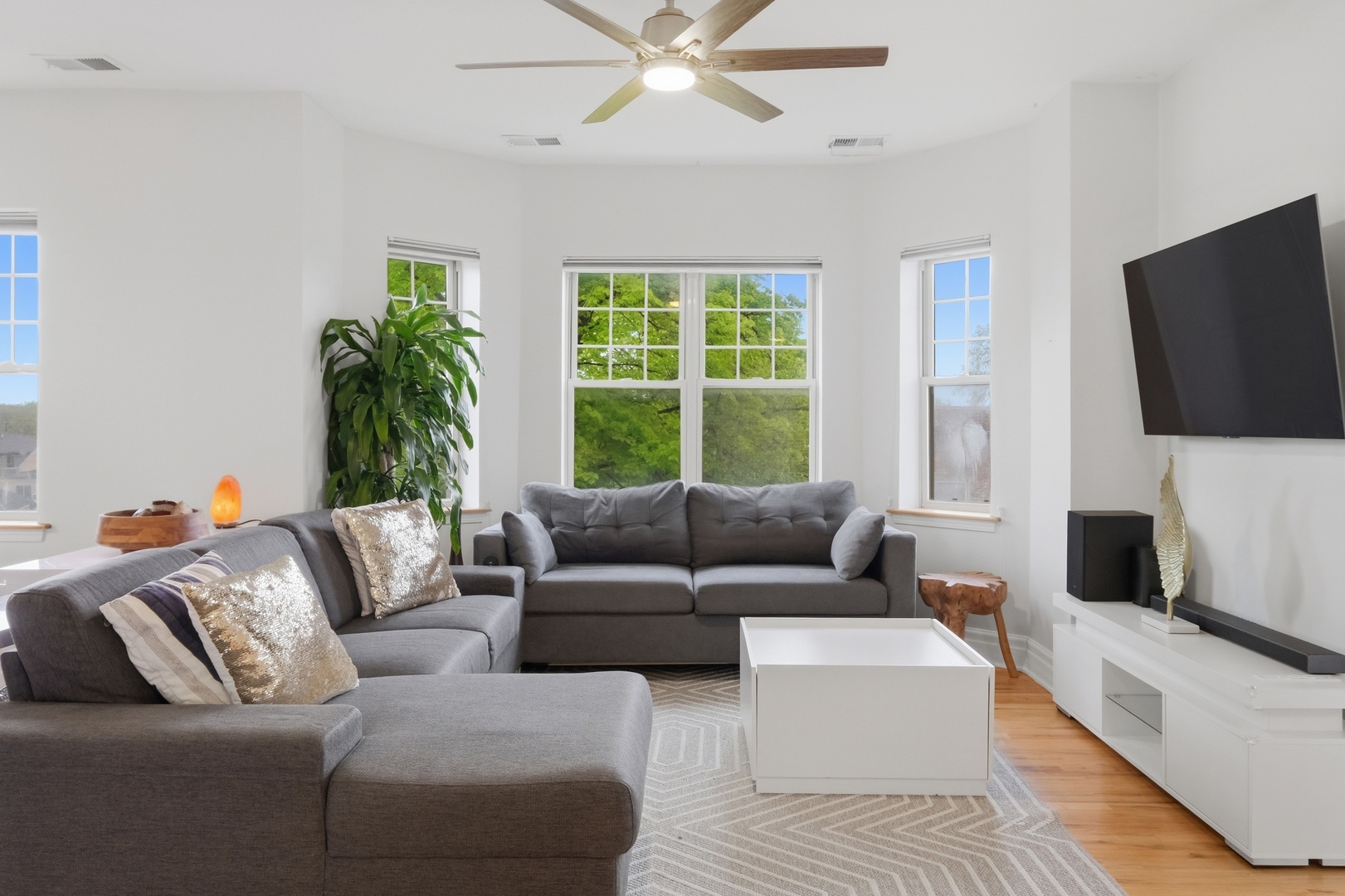 3806 N Troy Street Unit: 3