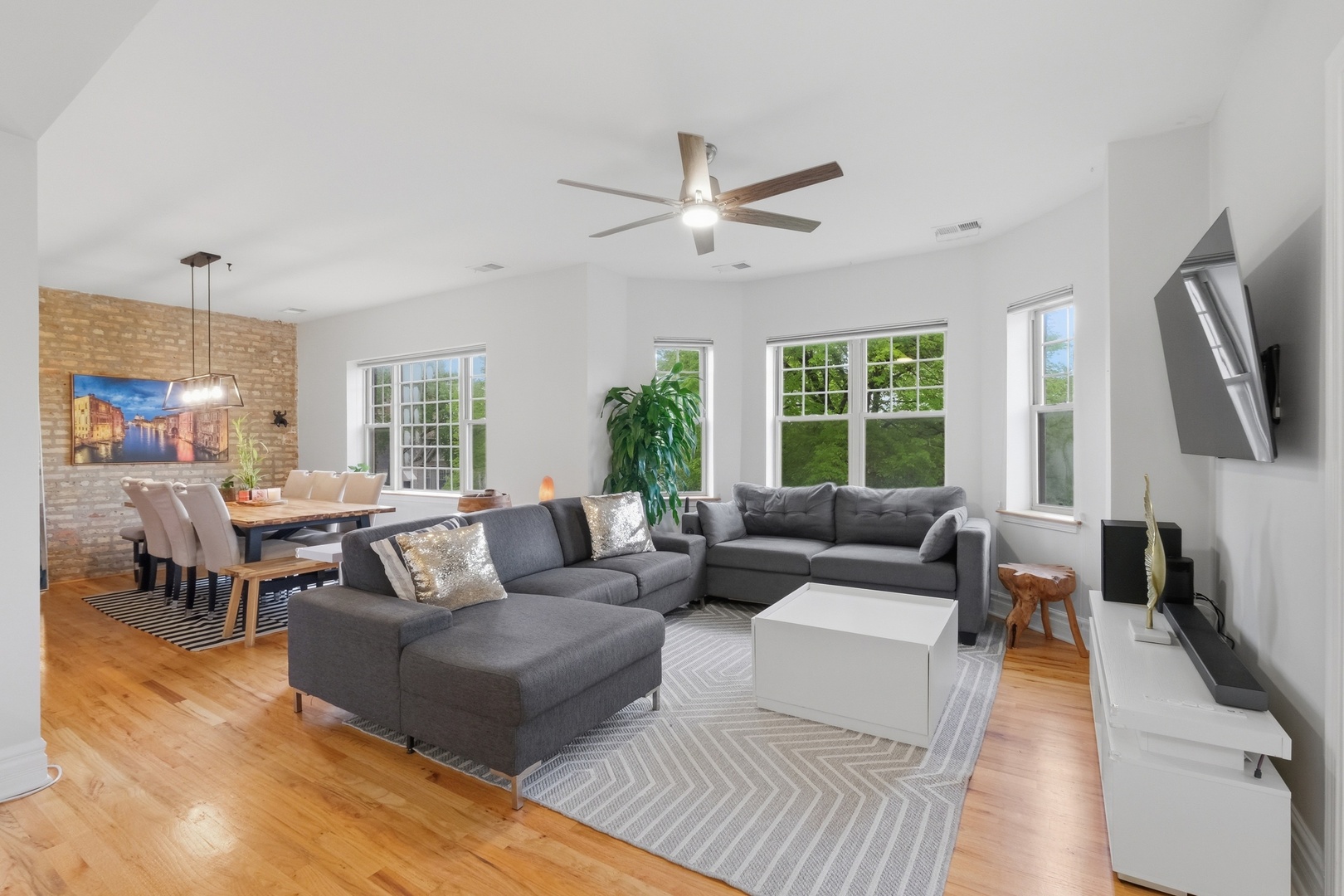 3806 N Troy Street Unit: 3