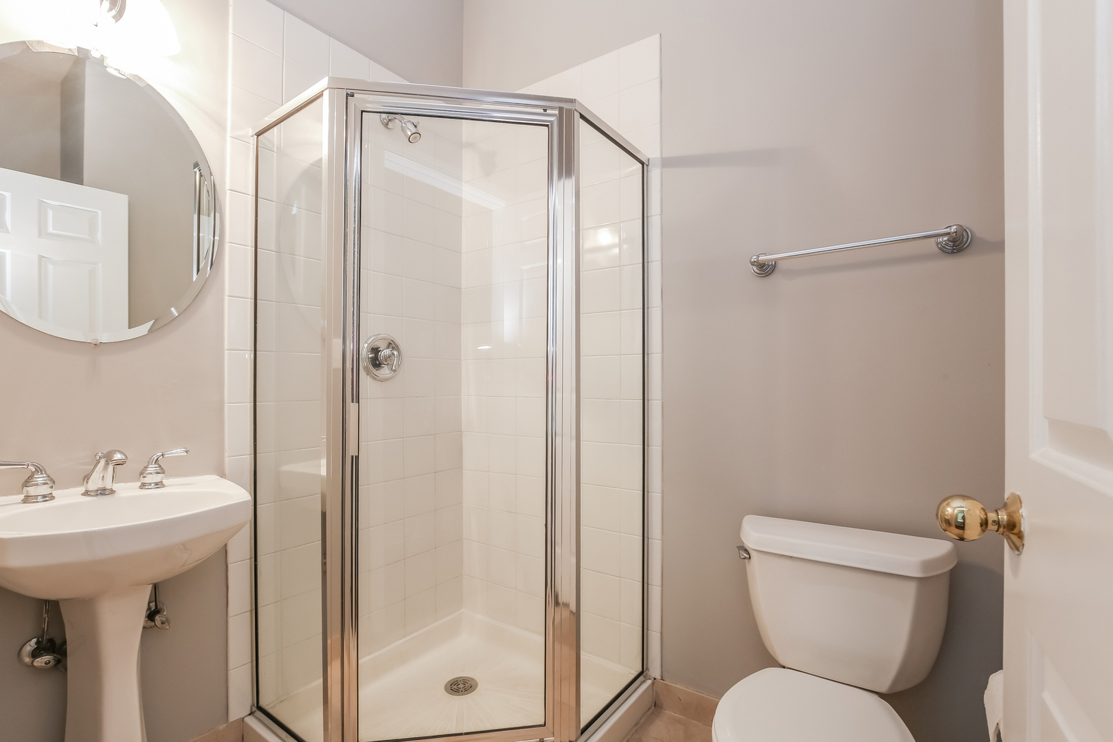 952 W Barry Avenue Unit: G