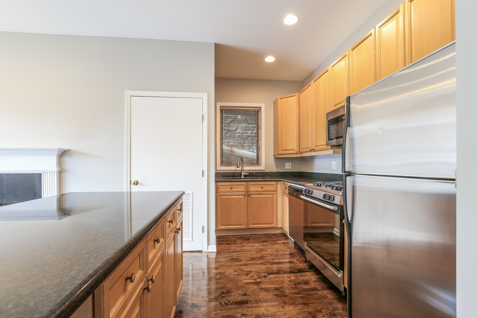 952 W Barry Avenue Unit: G