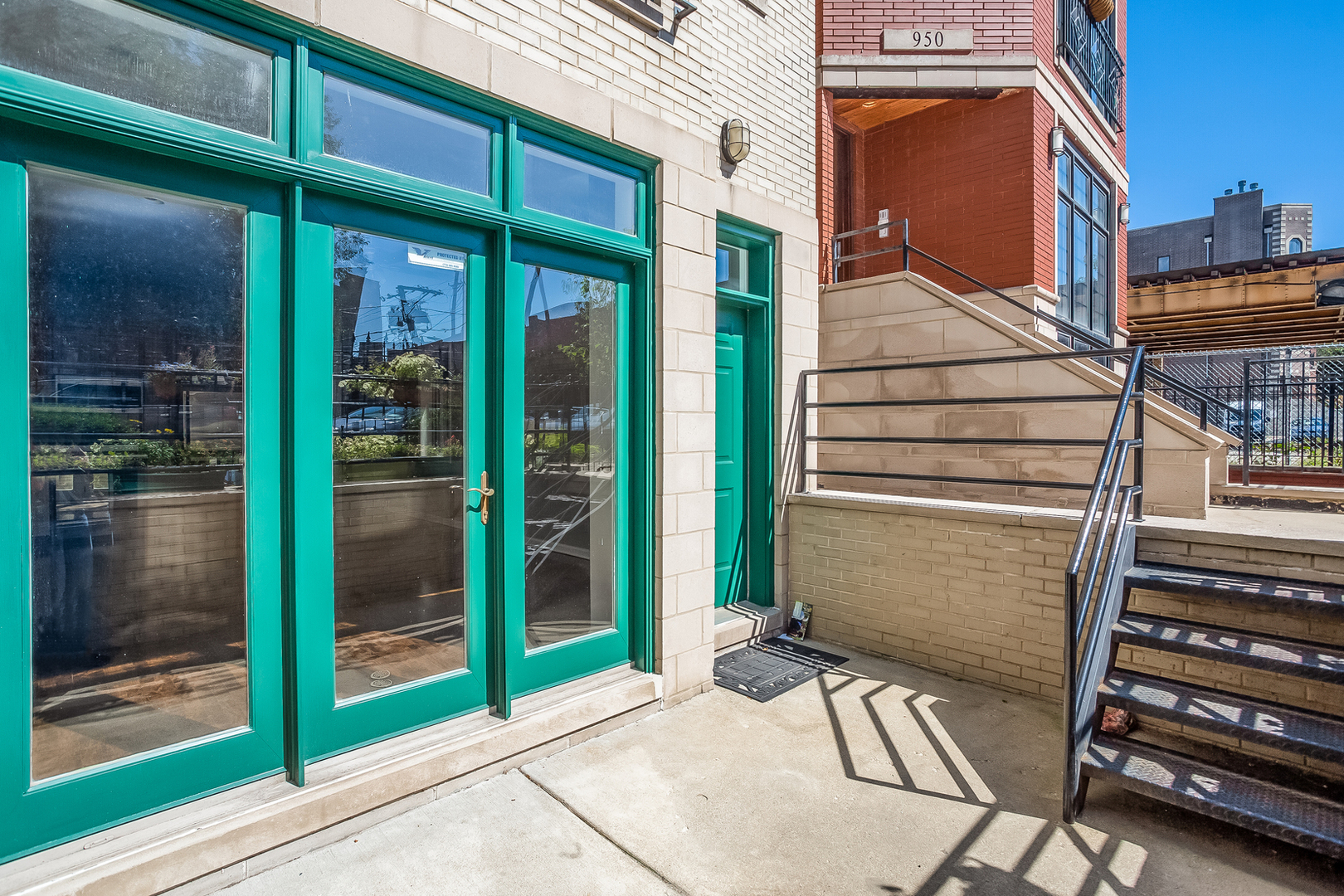 952 W Barry Avenue Unit: G