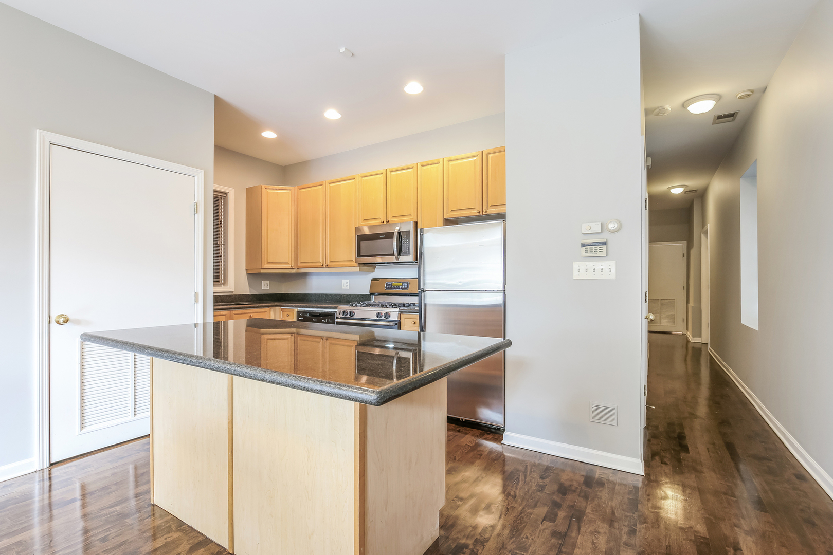 952 W Barry Avenue Unit: G