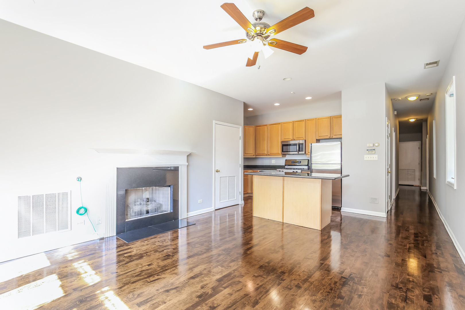 952 W Barry Avenue Unit: G