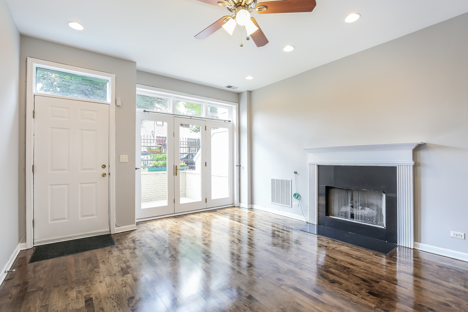 952 W Barry Avenue Unit: G