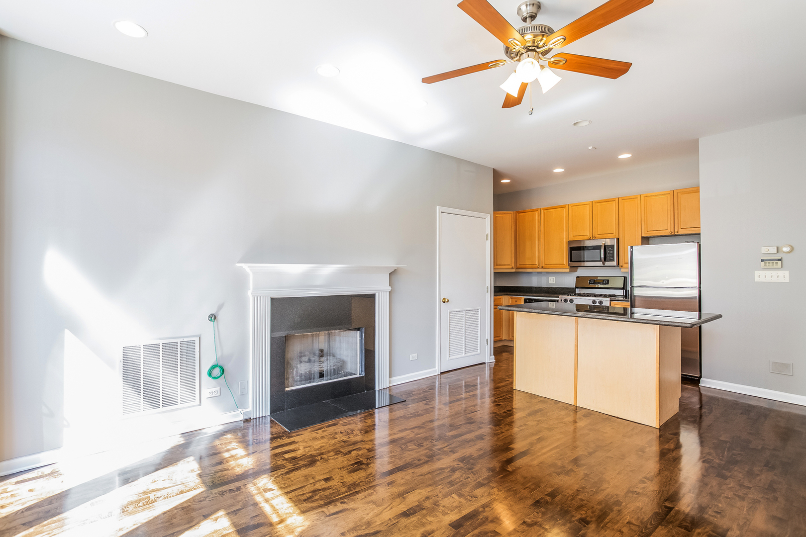 952 W Barry Avenue Unit: G