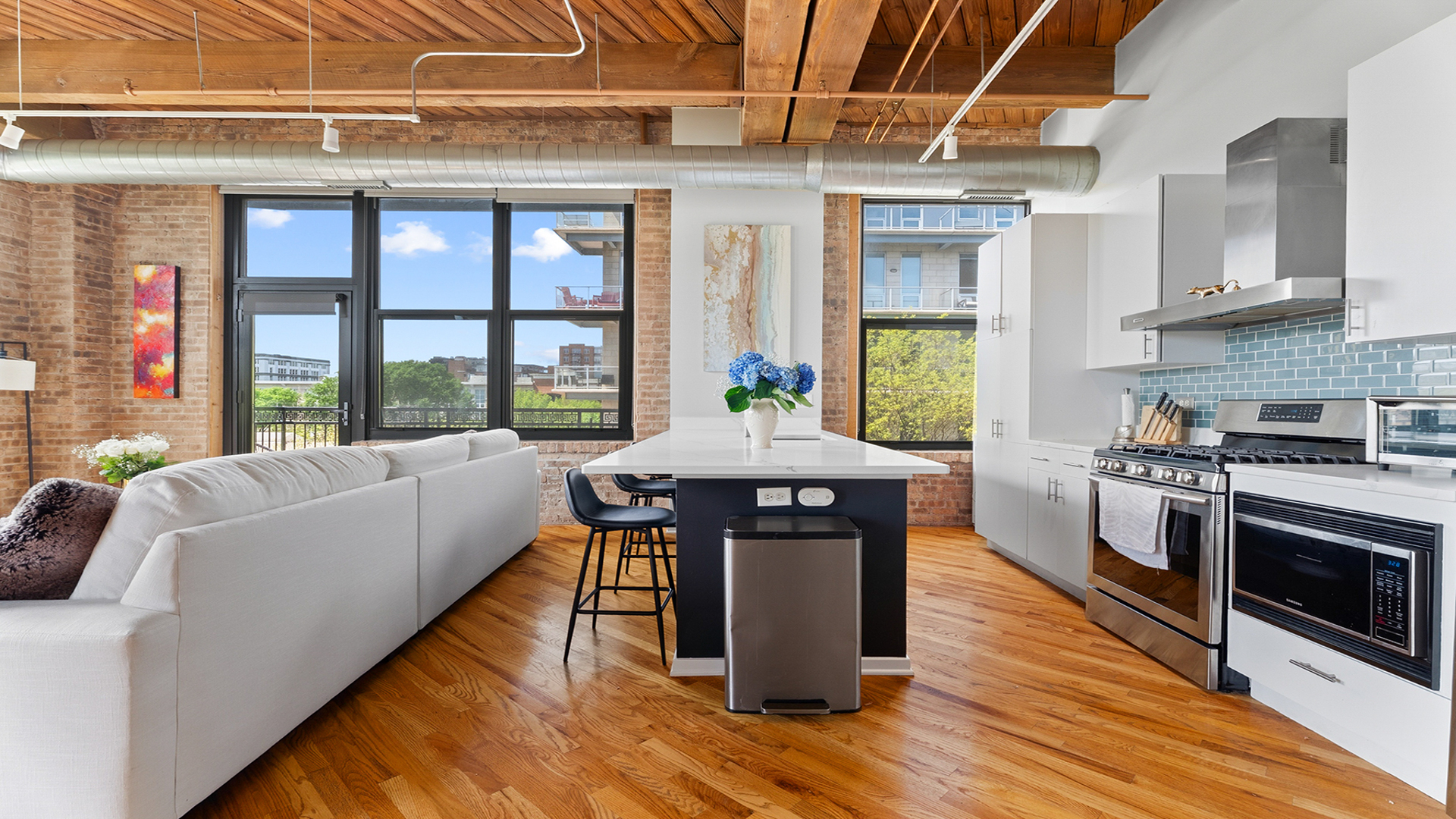 1040 W Adams Street Unit: 372
