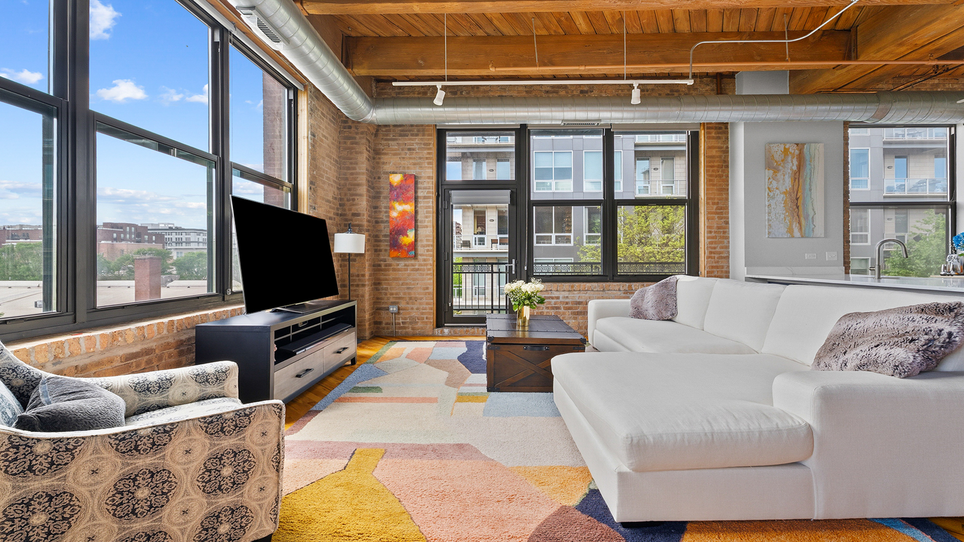 1040 W Adams Street Unit: 372
