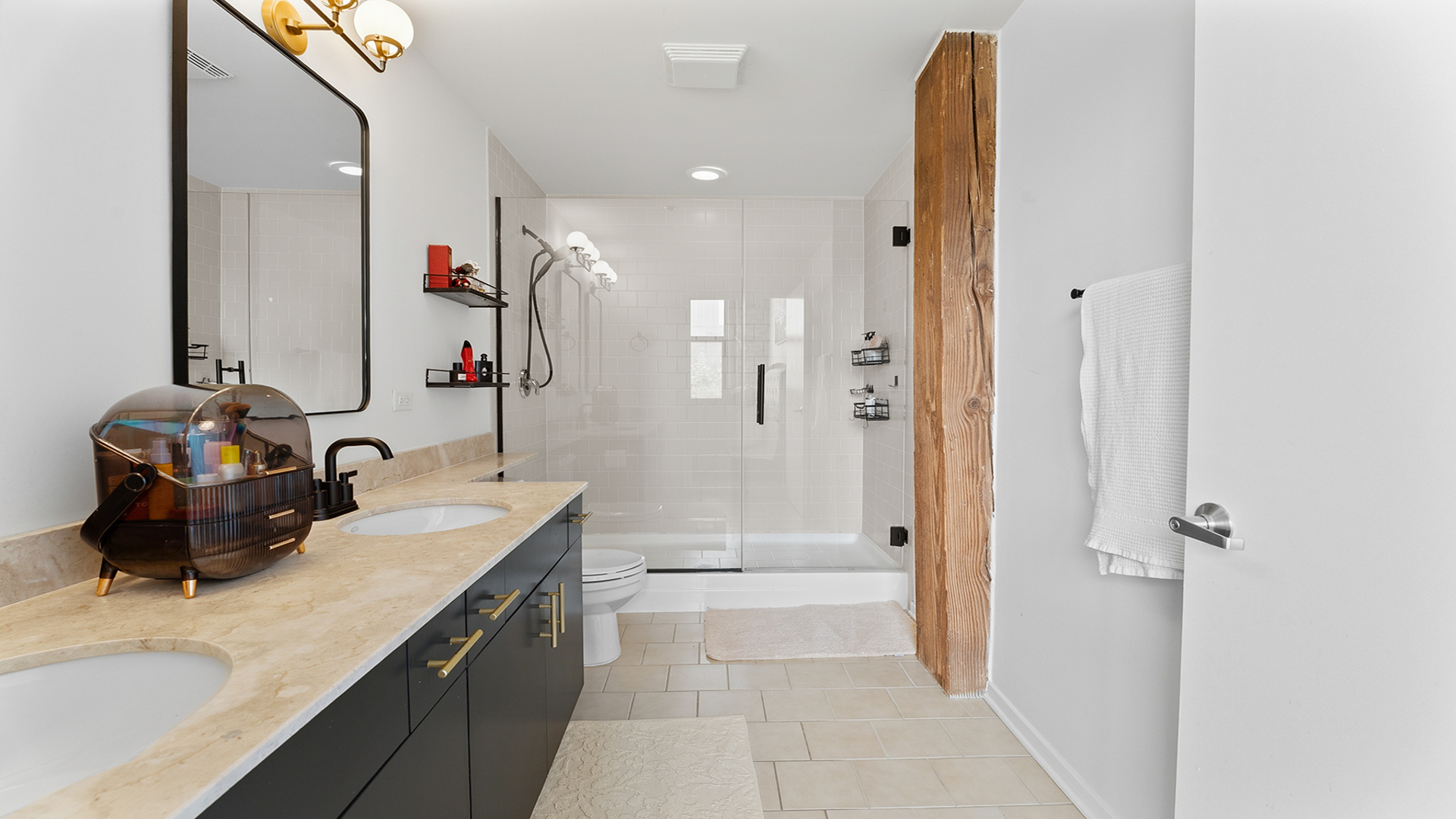 1040 W Adams Street Unit: 372