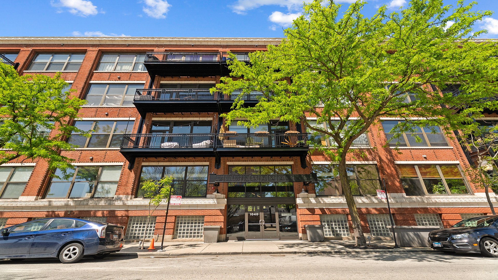 1040 W Adams Street Unit: 372
