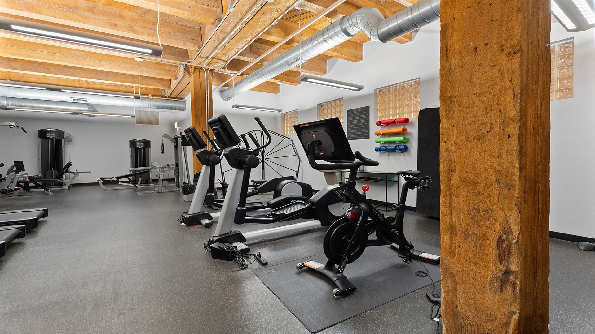 1040 W Adams Street Unit: 372