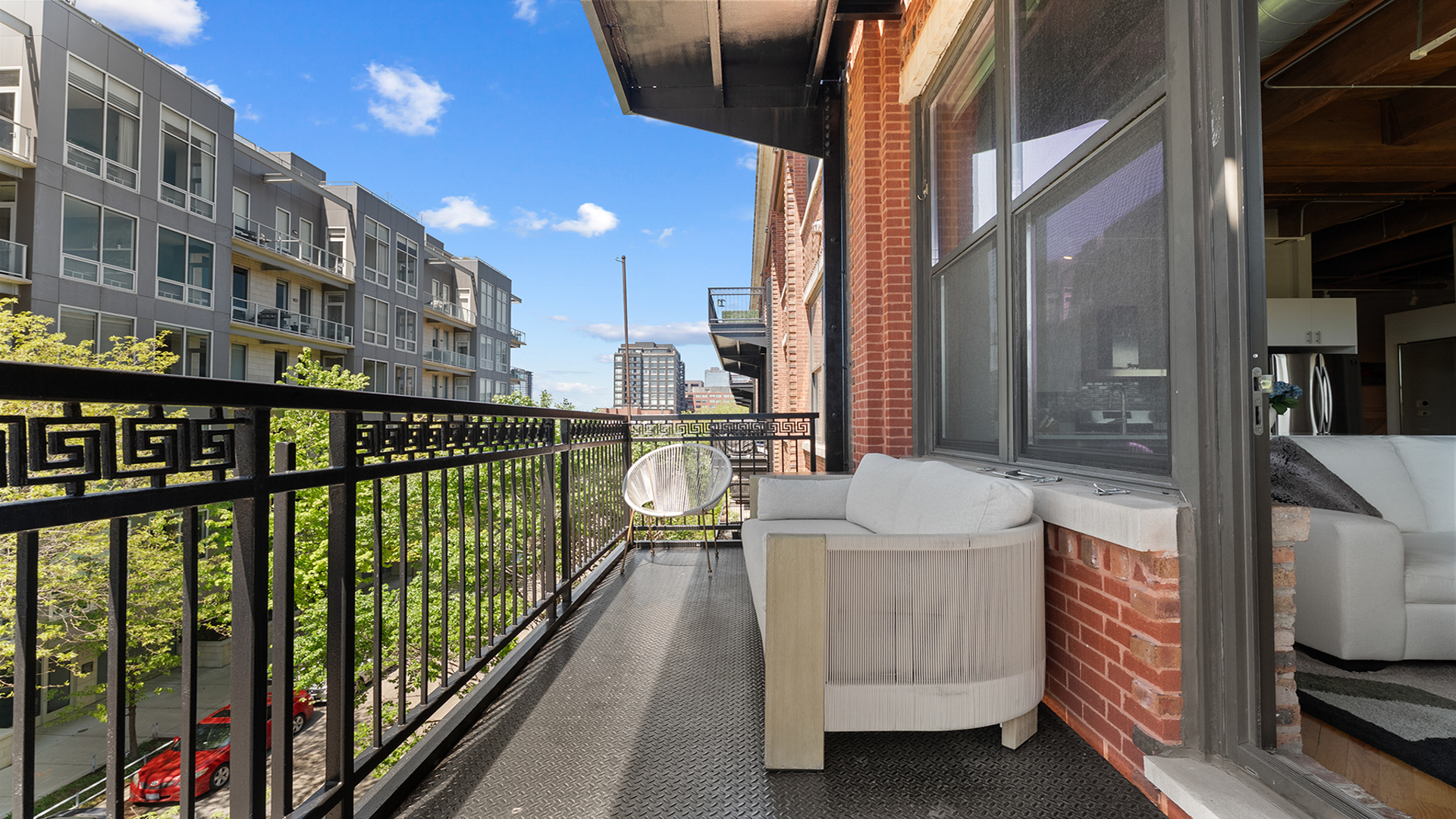 1040 W Adams Street Unit: 372