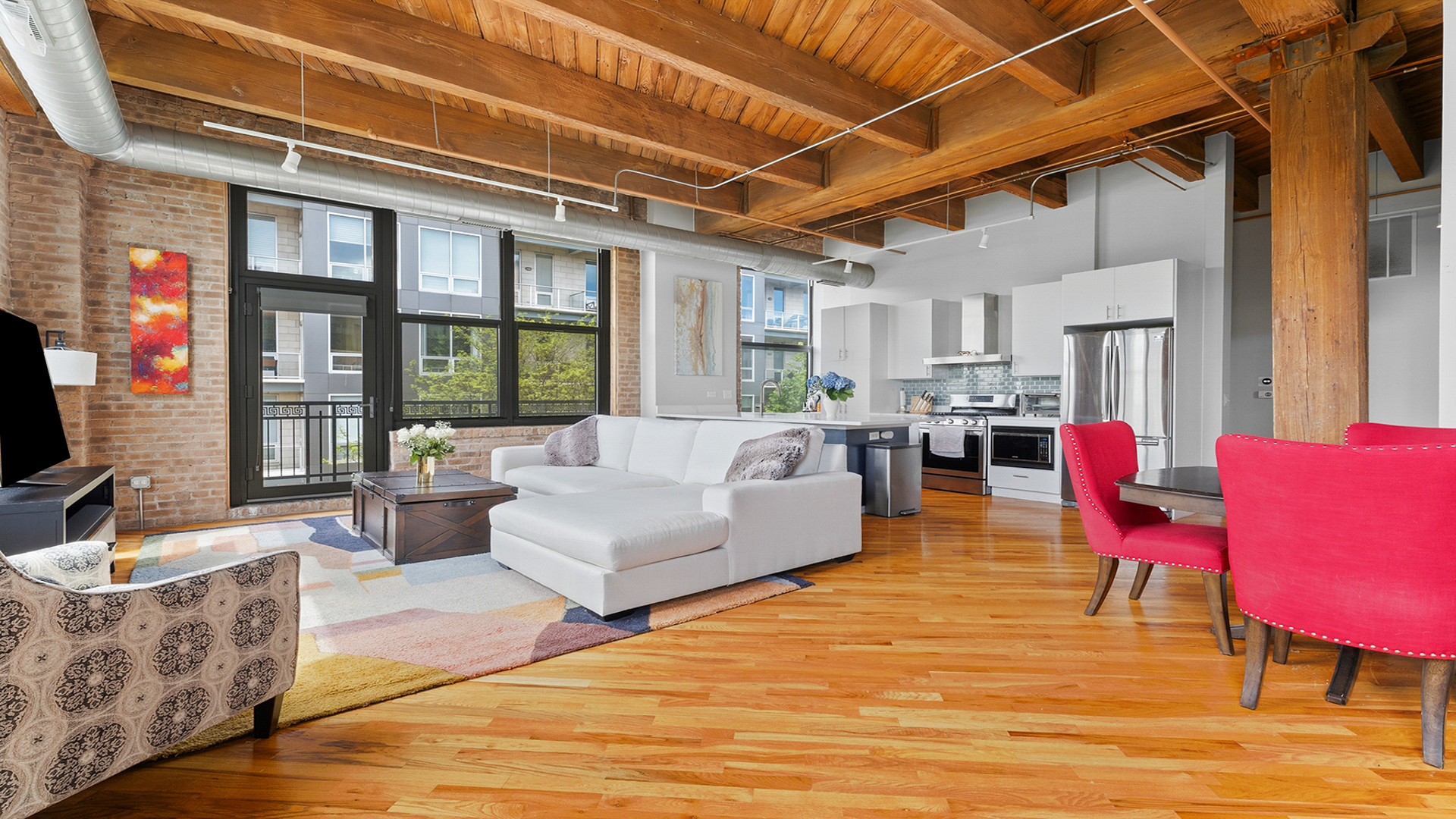 1040 W Adams Street Unit: 372