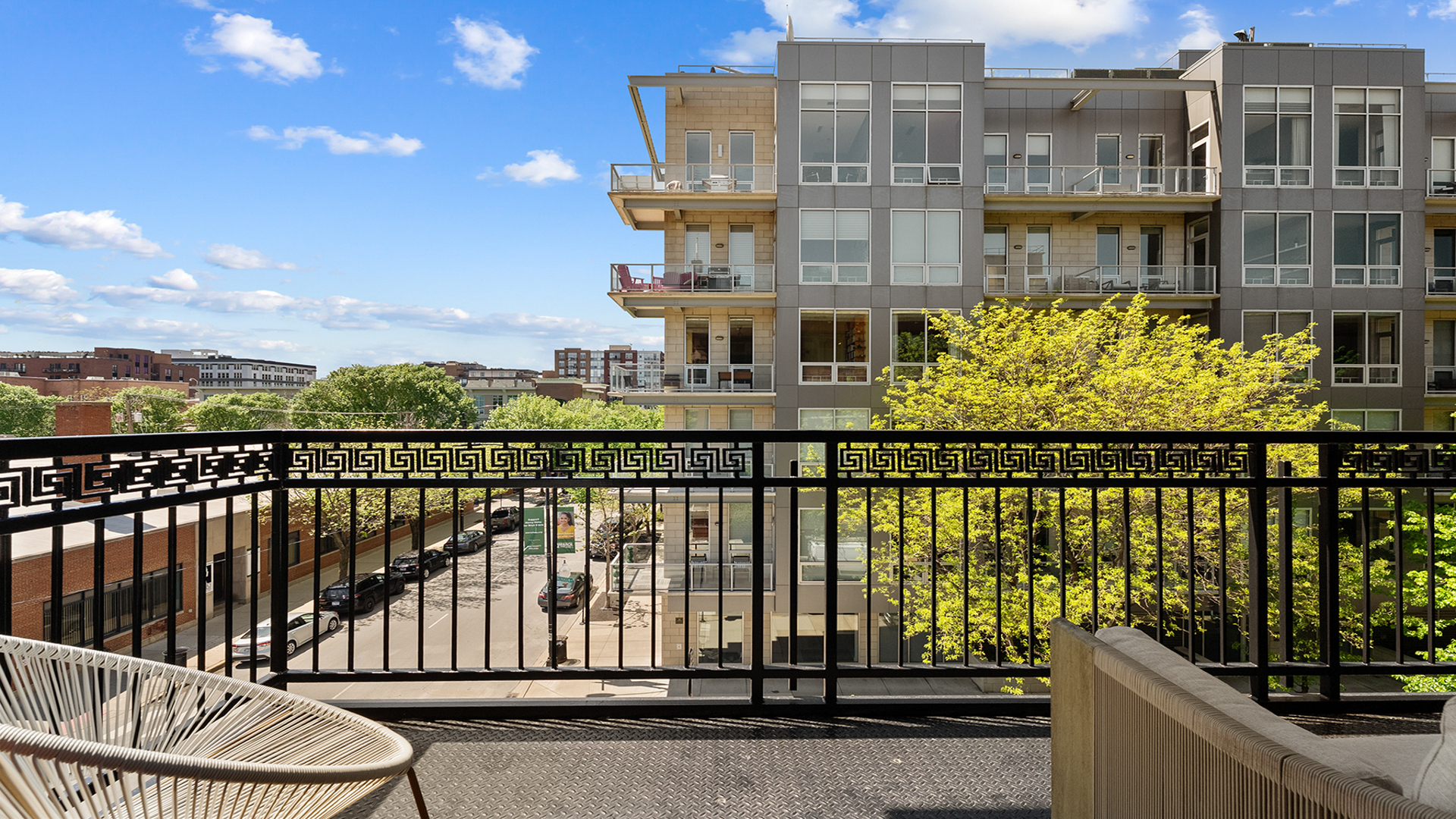 1040 W Adams Street Unit: 372