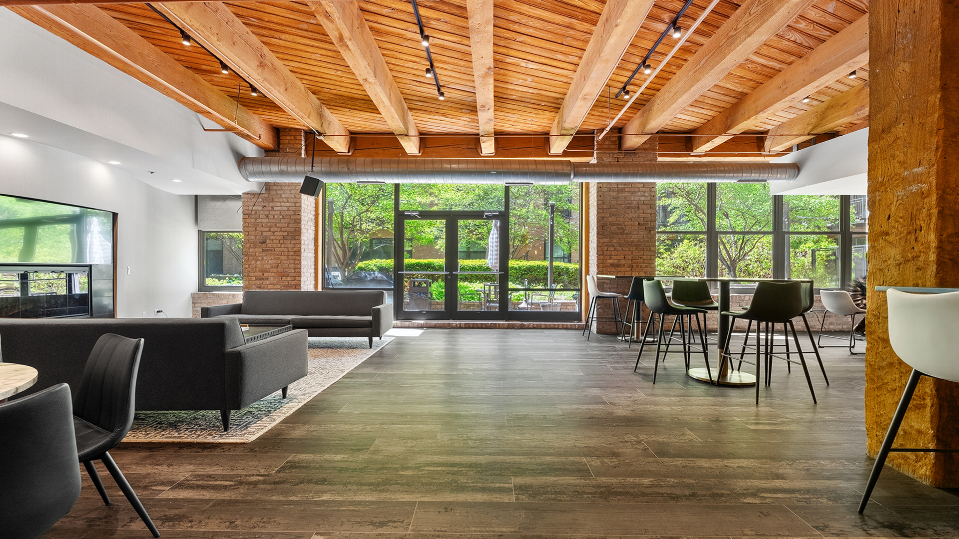 1040 W Adams Street Unit: 372