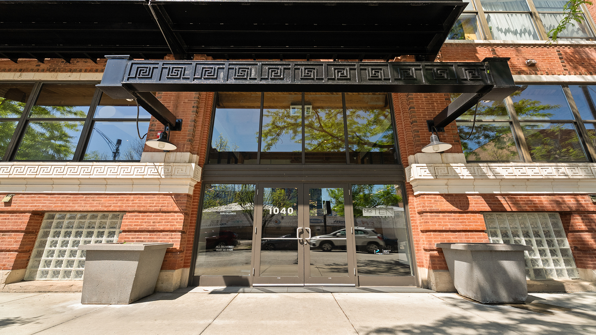 1040 W Adams Street Unit: 372