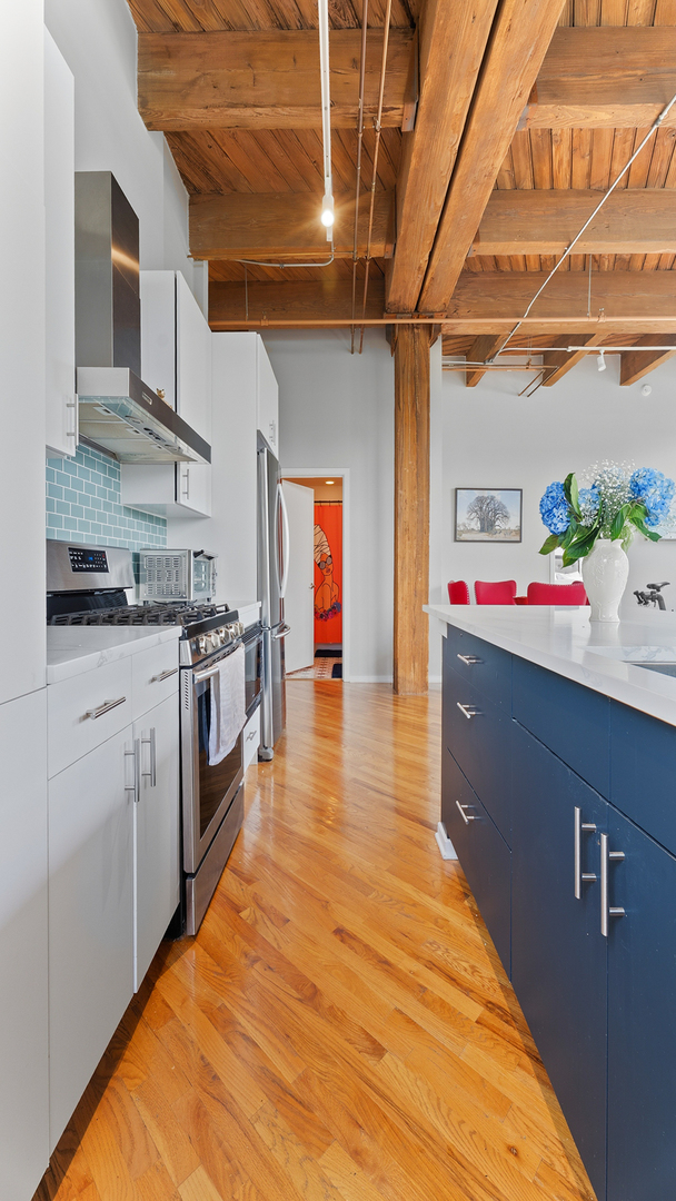 1040 W Adams Street Unit: 372
