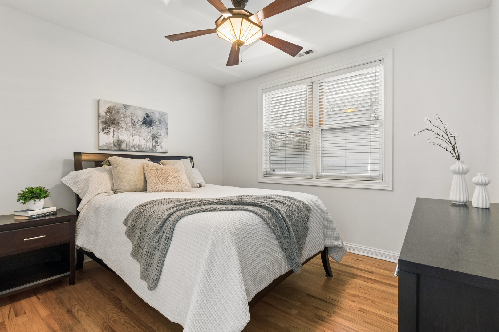 1152 W Roscoe Street Unit: 1W