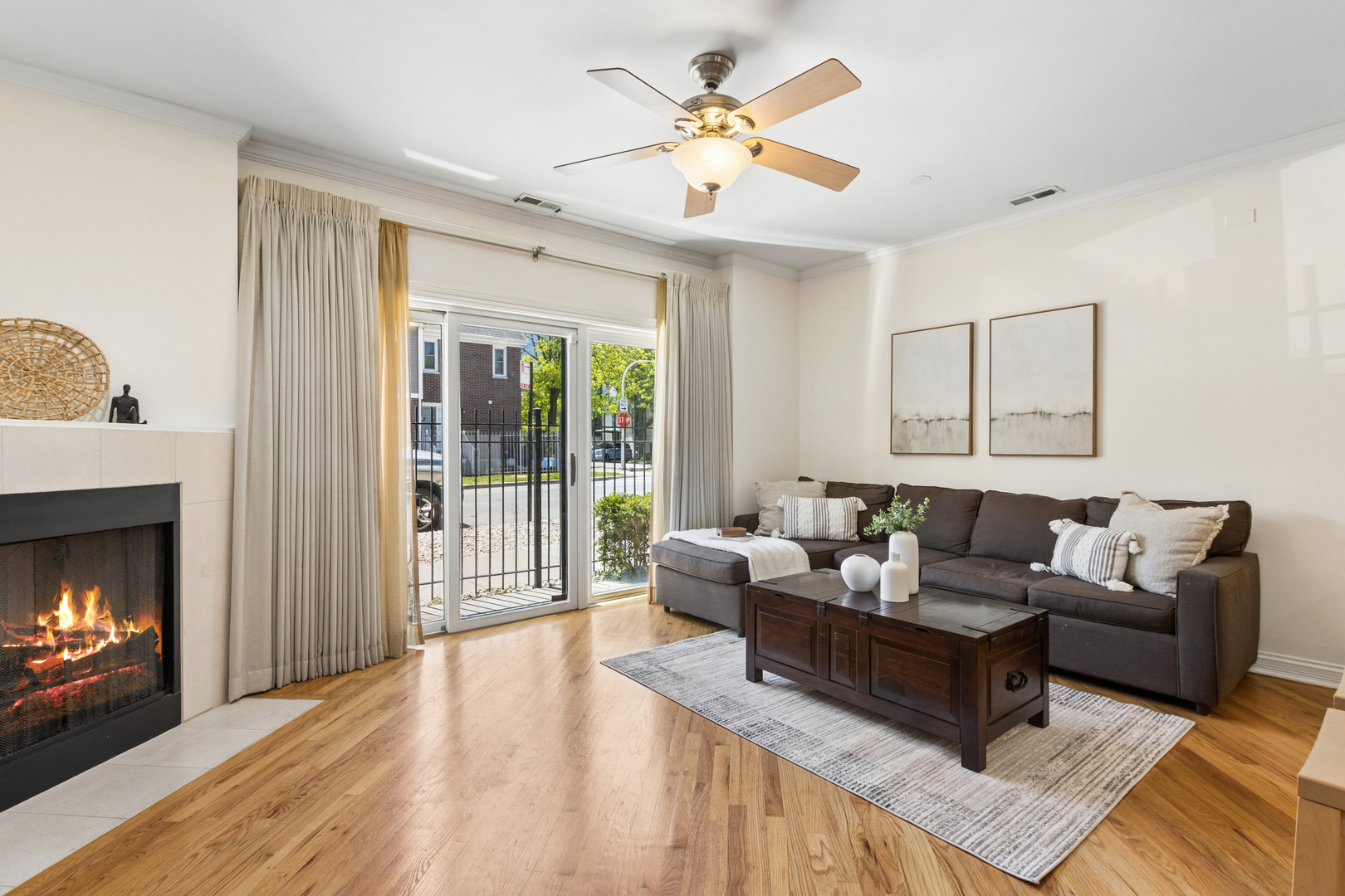 1152 W Roscoe Street Unit: 1W