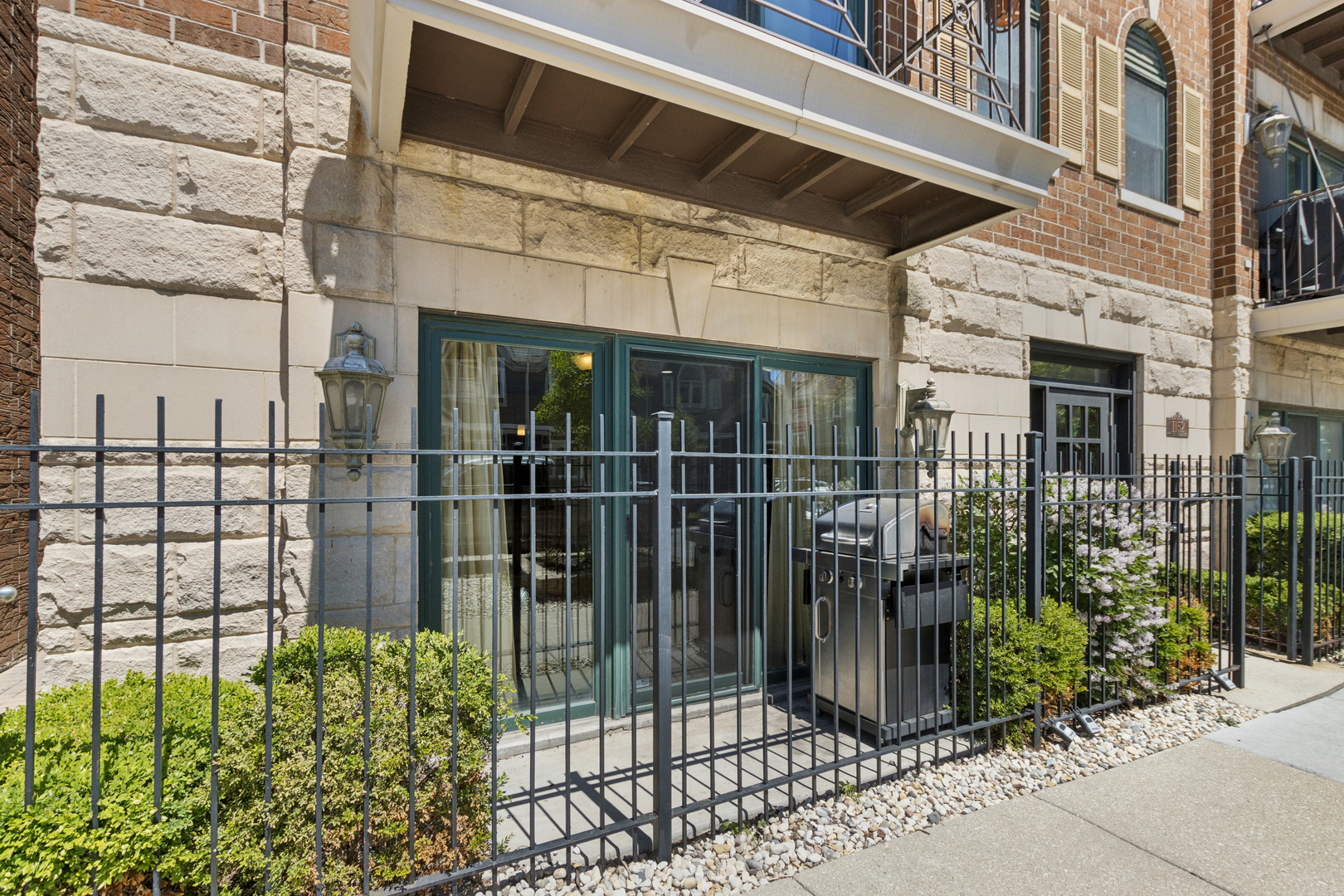 1152 W Roscoe Street Unit: 1W