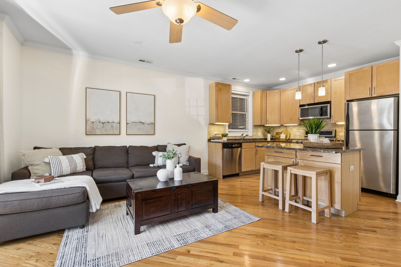 1152 W Roscoe Street Unit: 1W