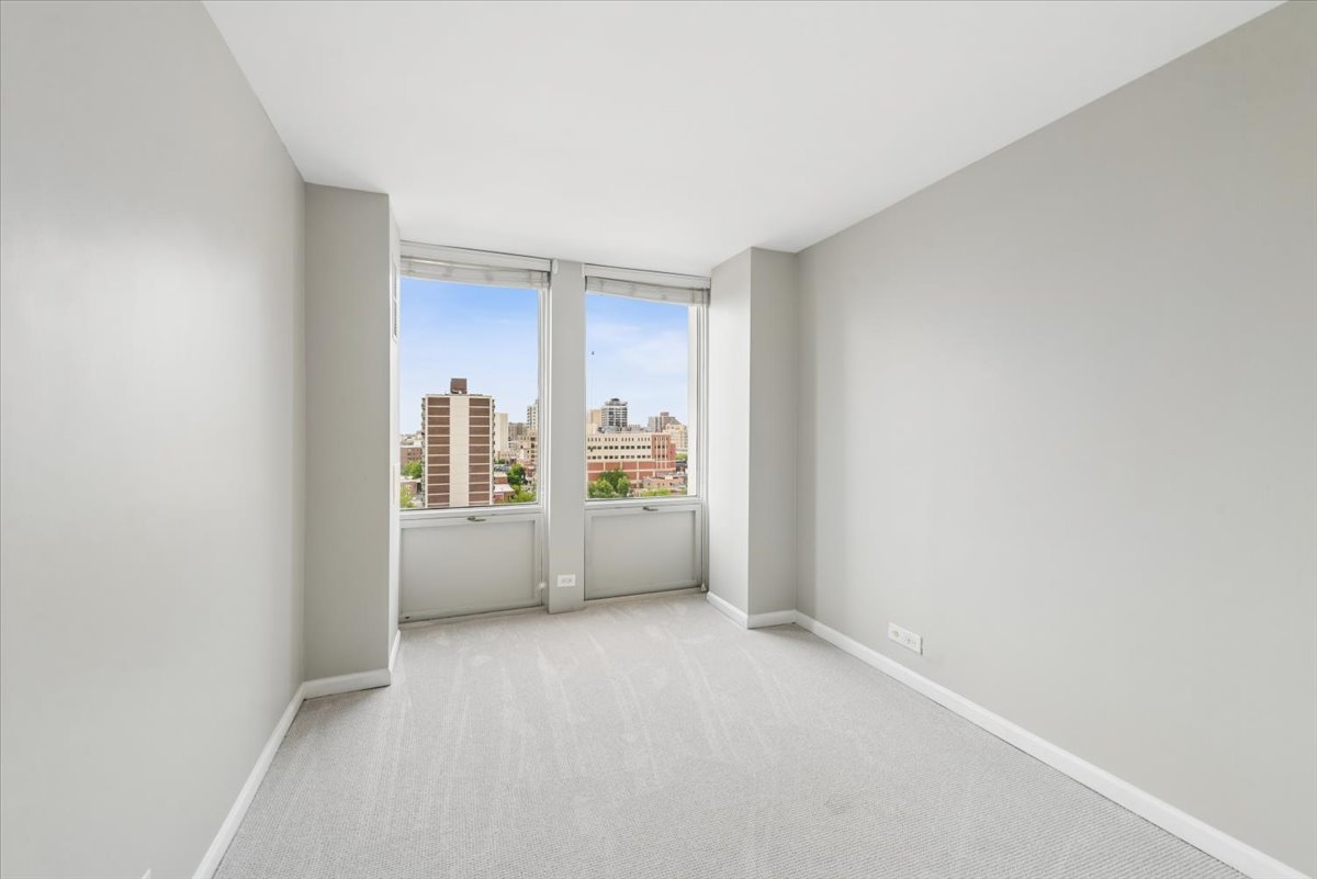 444 W Fullerton Parkway Unit: 1201
