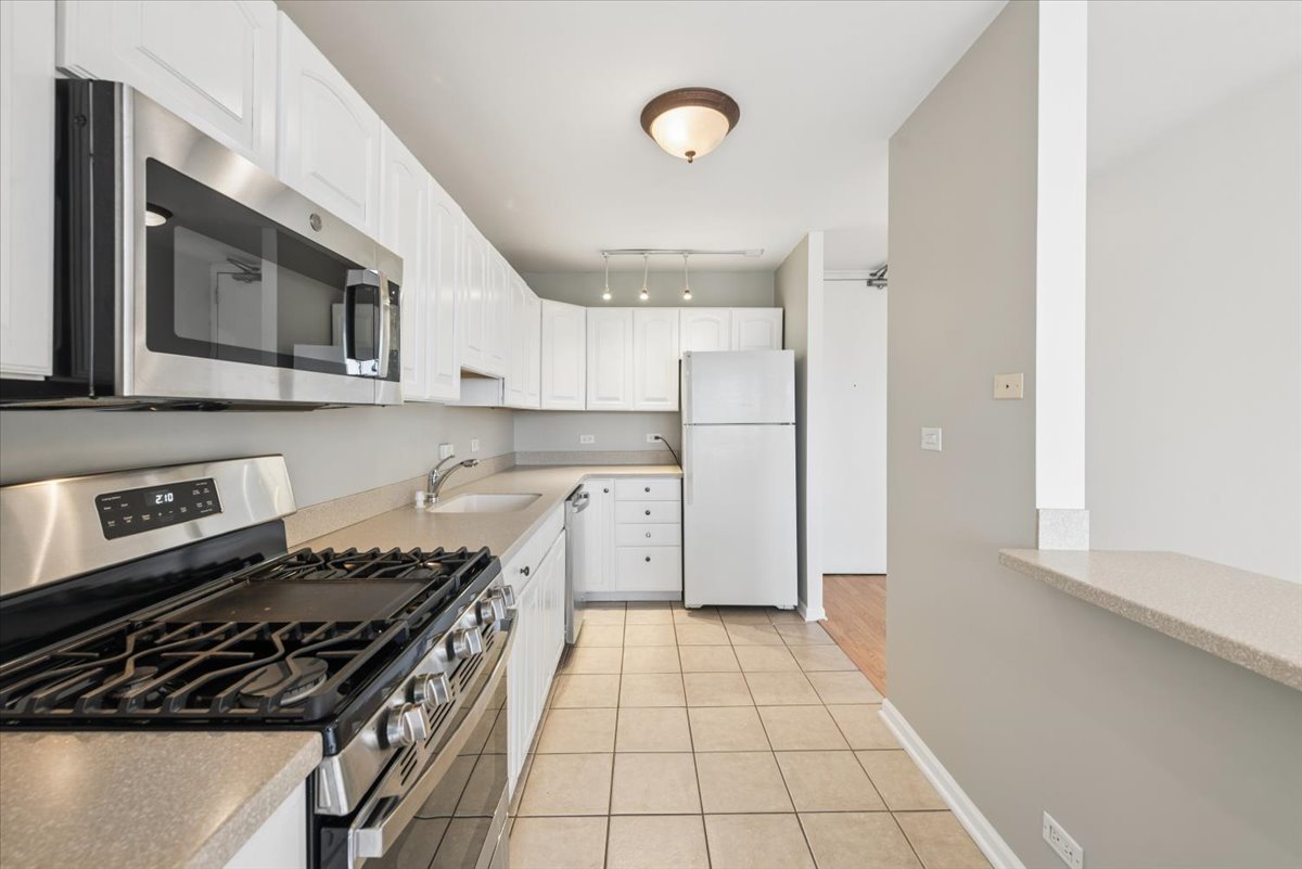 444 W Fullerton Parkway Unit: 1201