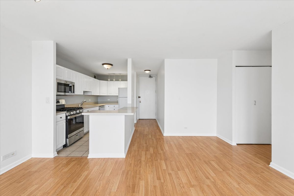 444 W Fullerton Parkway Unit: 1201