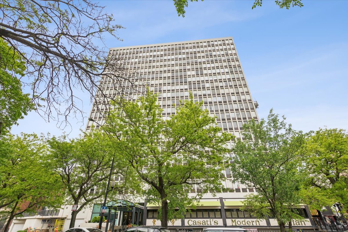 444 W Fullerton Parkway Unit: 1201