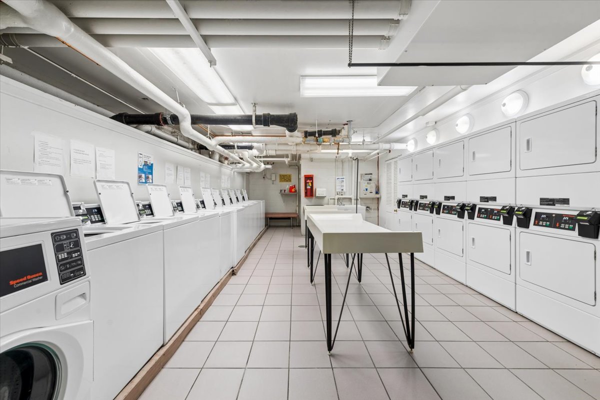 444 W Fullerton Parkway Unit: 1201