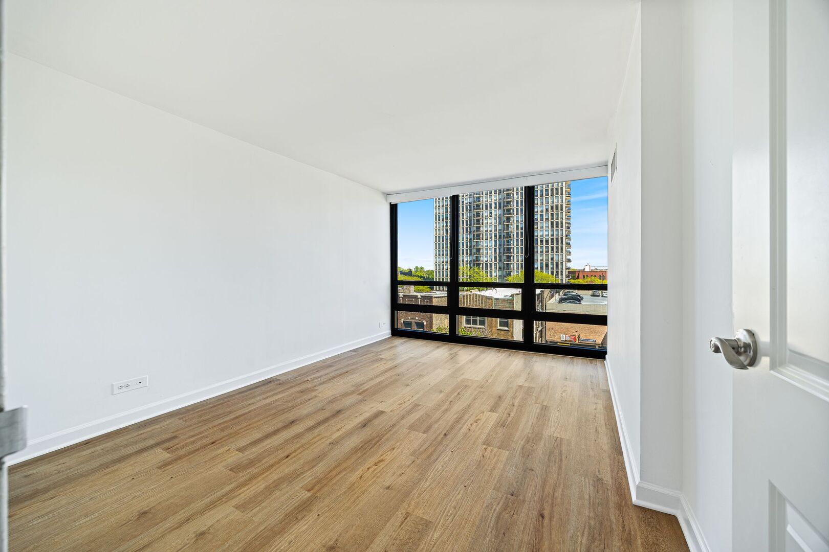 1636 N WELLS Street Unit: 607