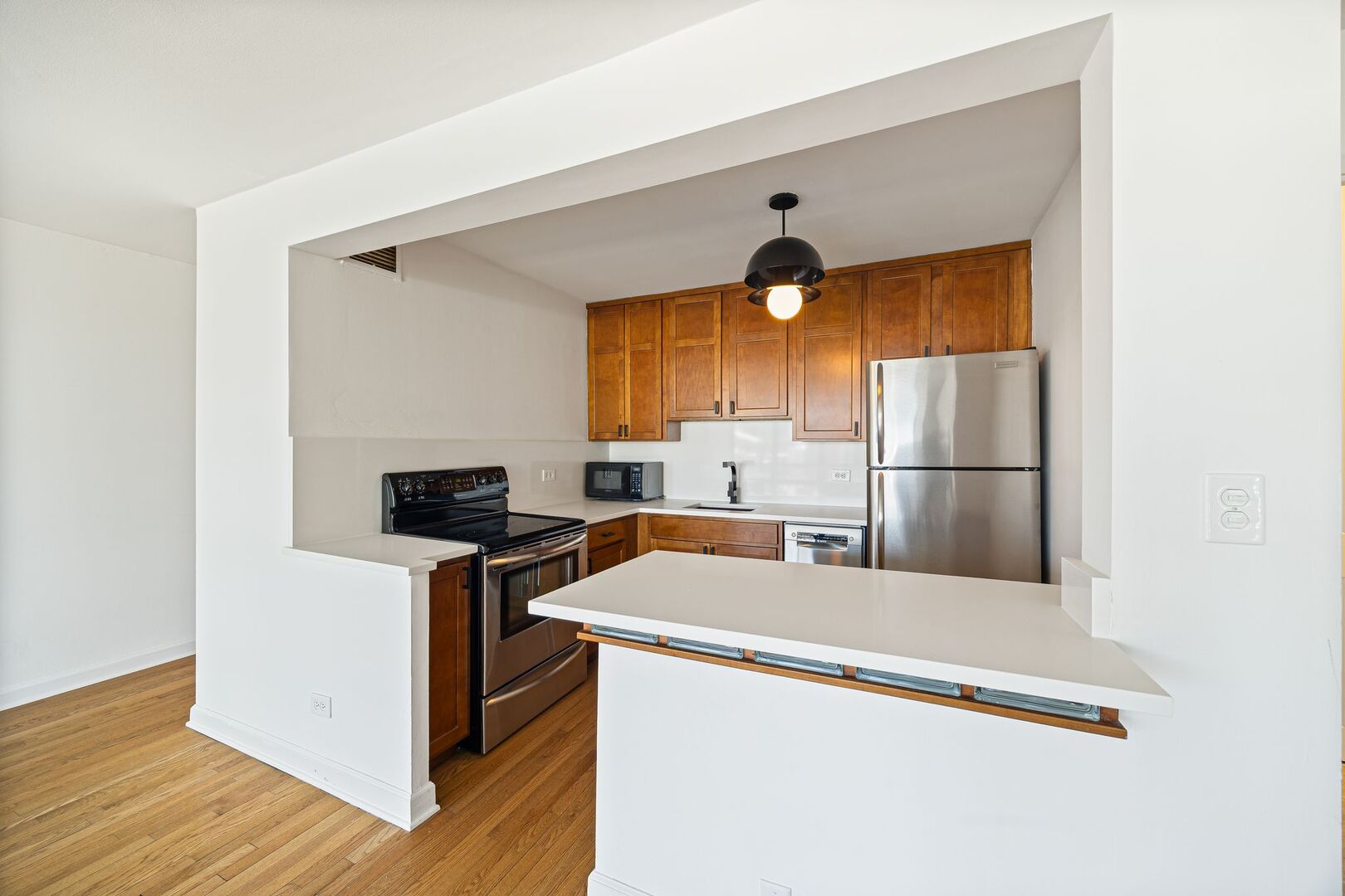 1636 N WELLS Street Unit: 607