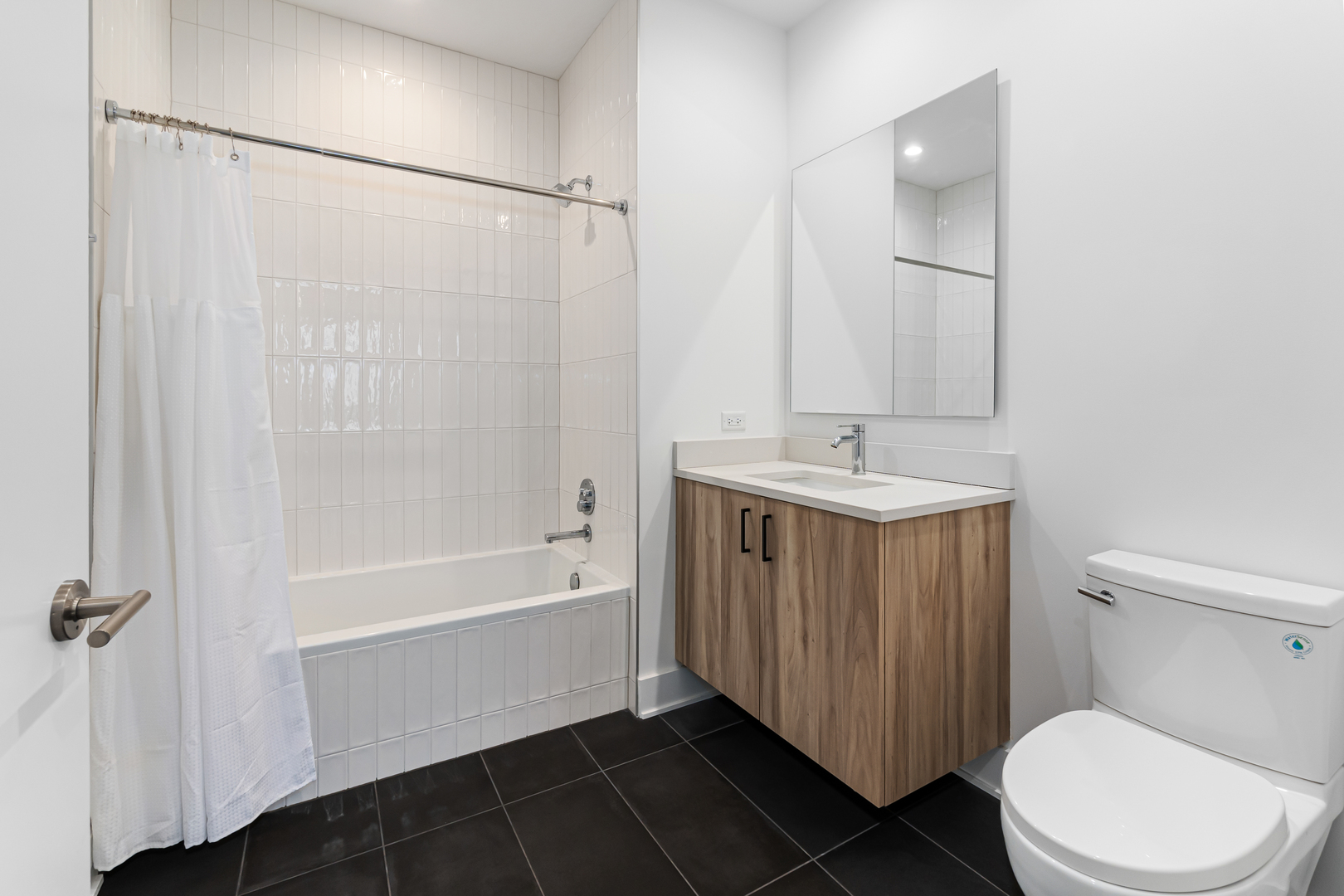 1701 W Webster Avenue Unit: 605