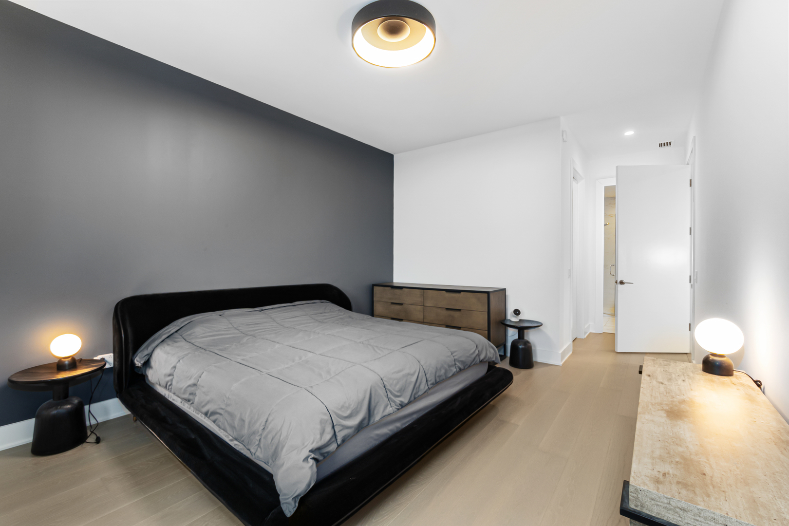 1701 W Webster Avenue Unit: 605