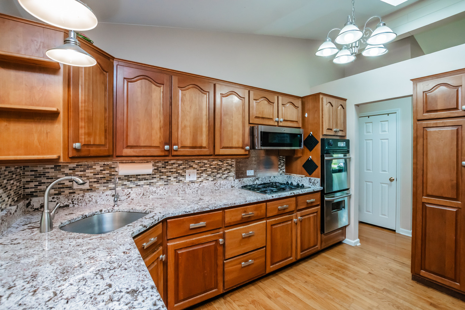 9S771 Brookbank Road