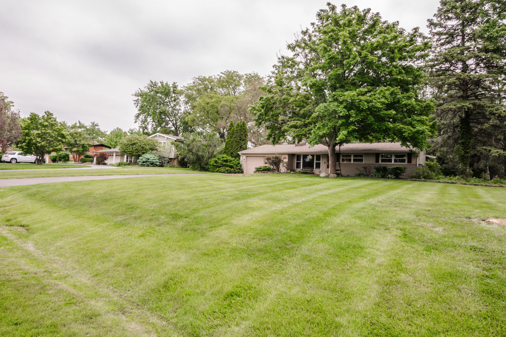 9S771 Brookbank Road