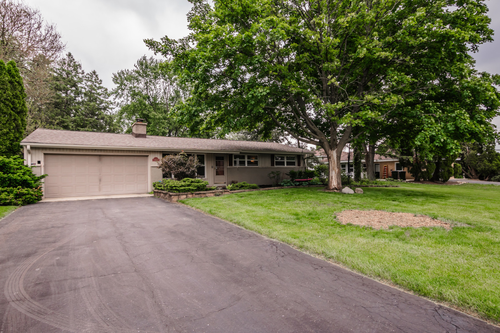 9S771 Brookbank Road