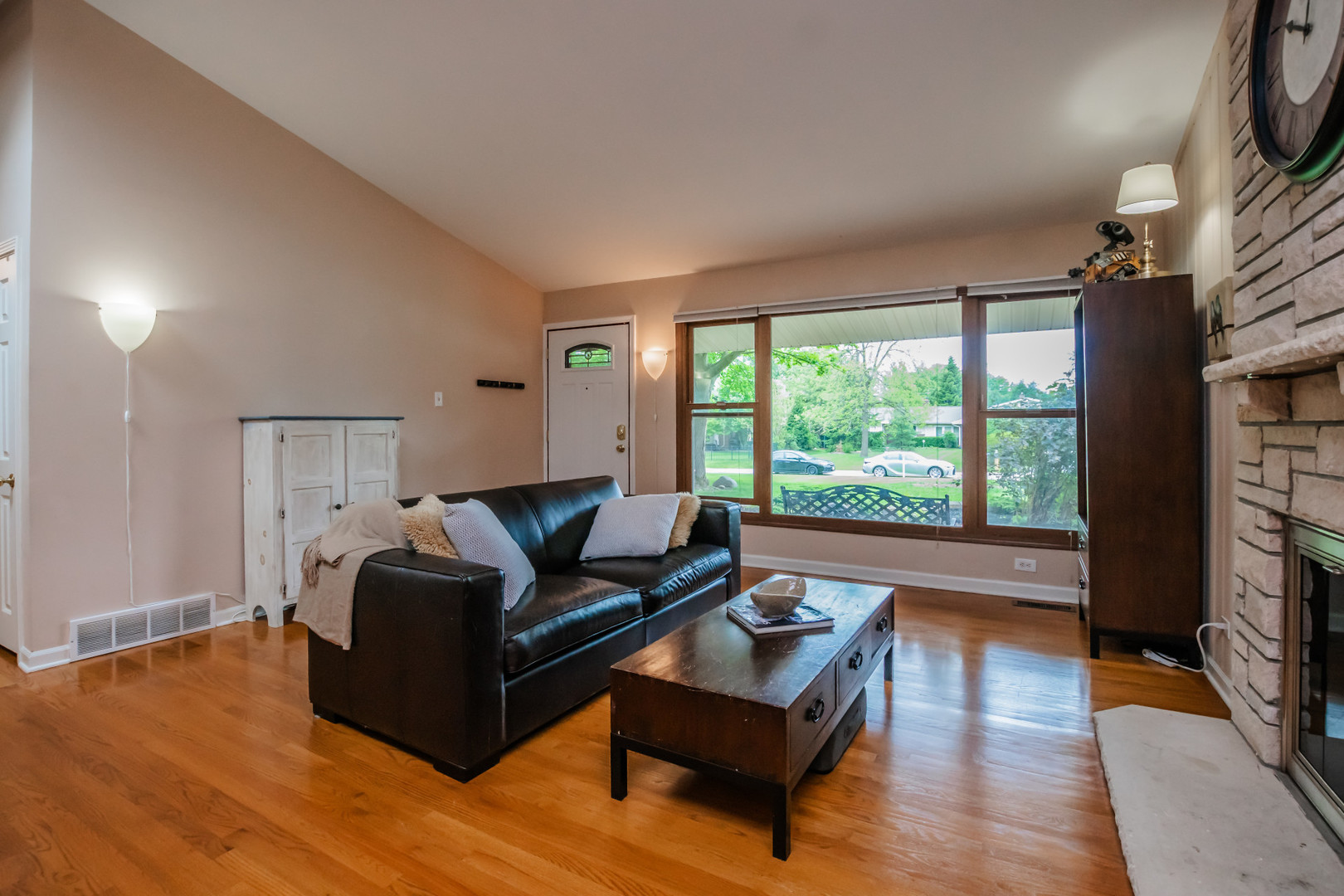 9S771 Brookbank Road