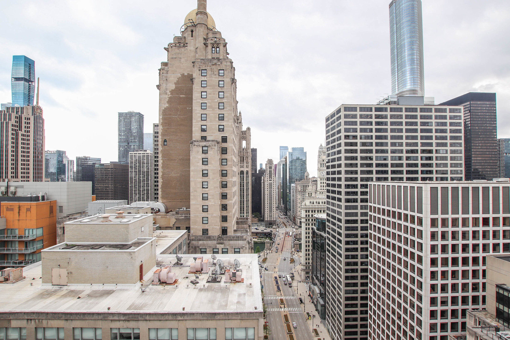 535 N Michigan Avenue Unit: 2010
