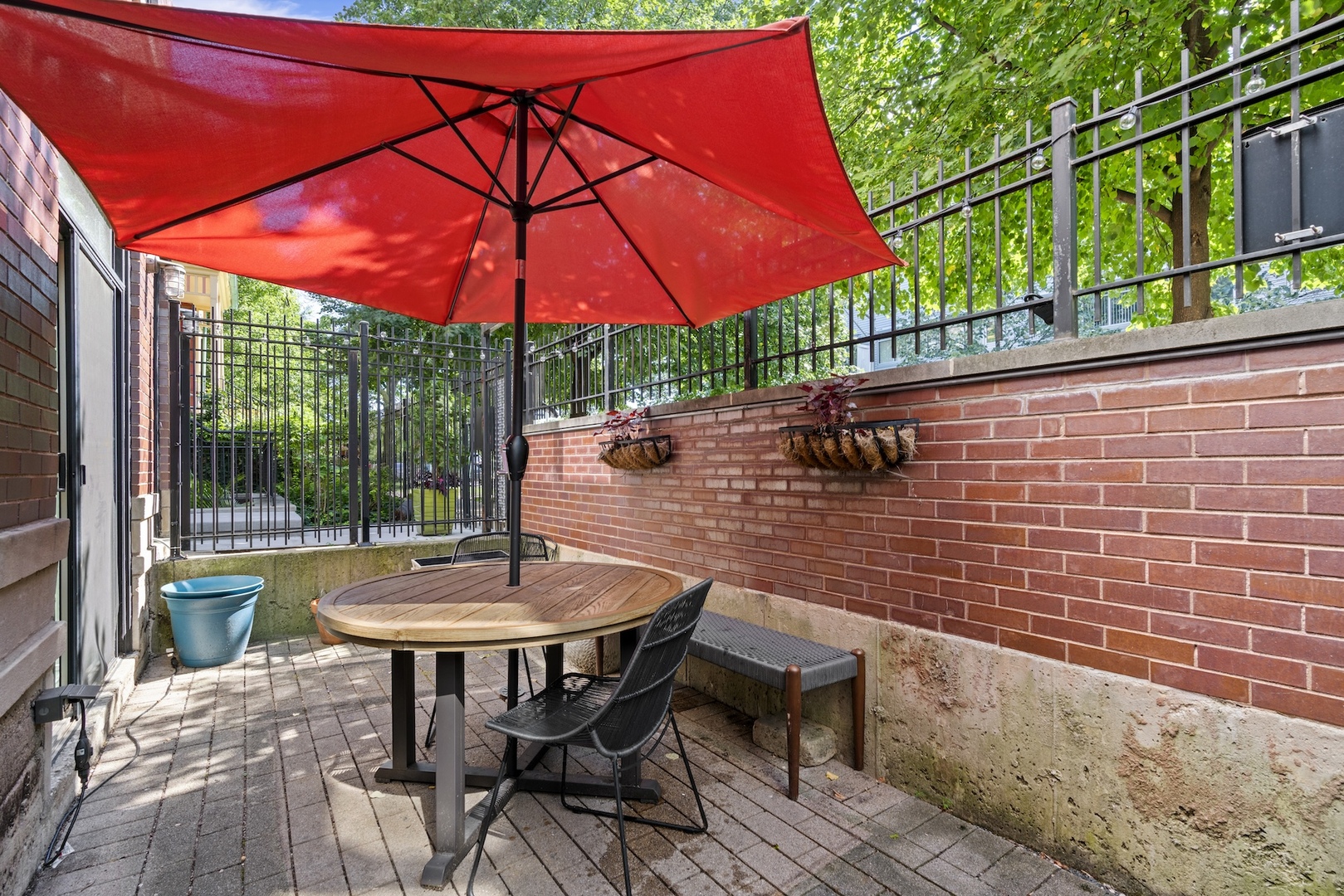 1525 N Claremont Avenue Unit: 1A