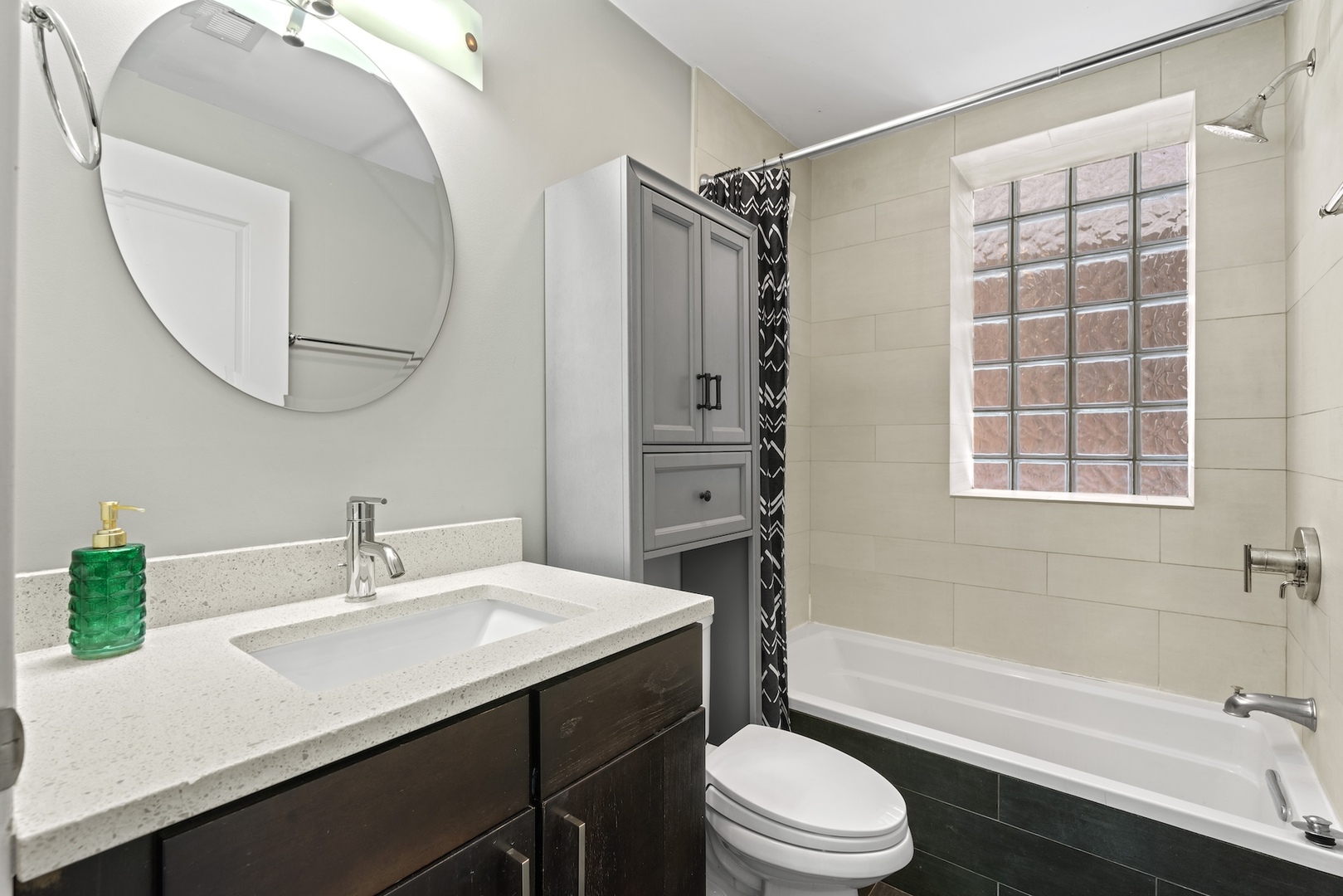 1525 N Claremont Avenue Unit: 1A