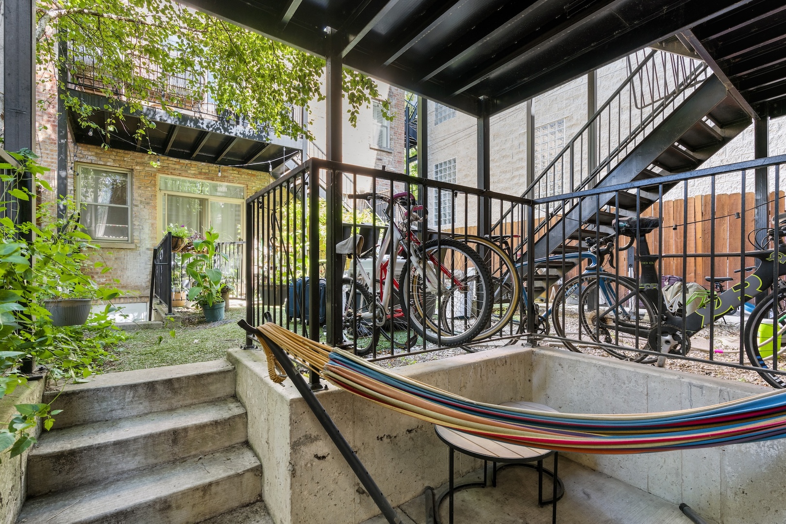 1525 N Claremont Avenue Unit: 1A