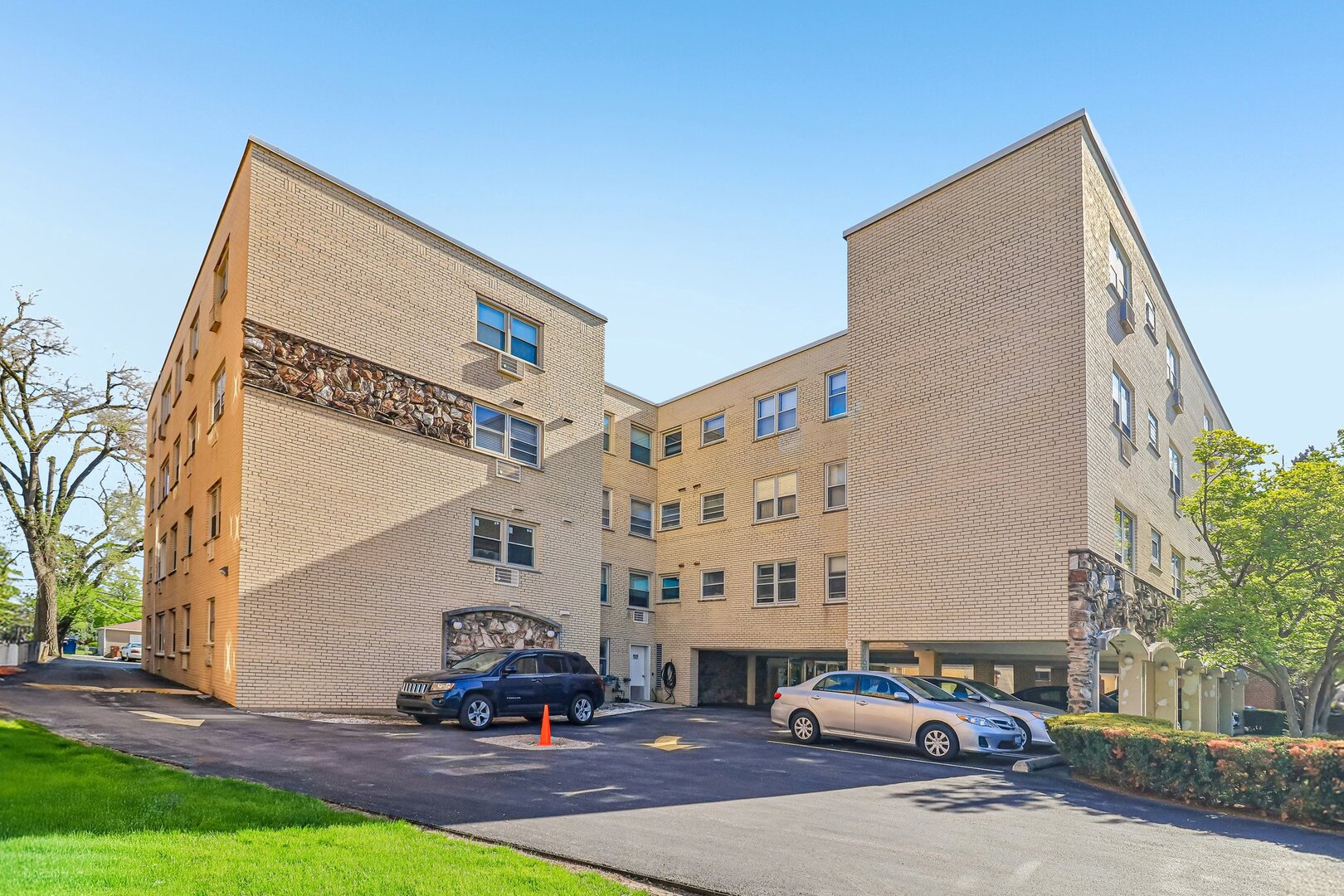 5220 Oakton Street Unit: 410