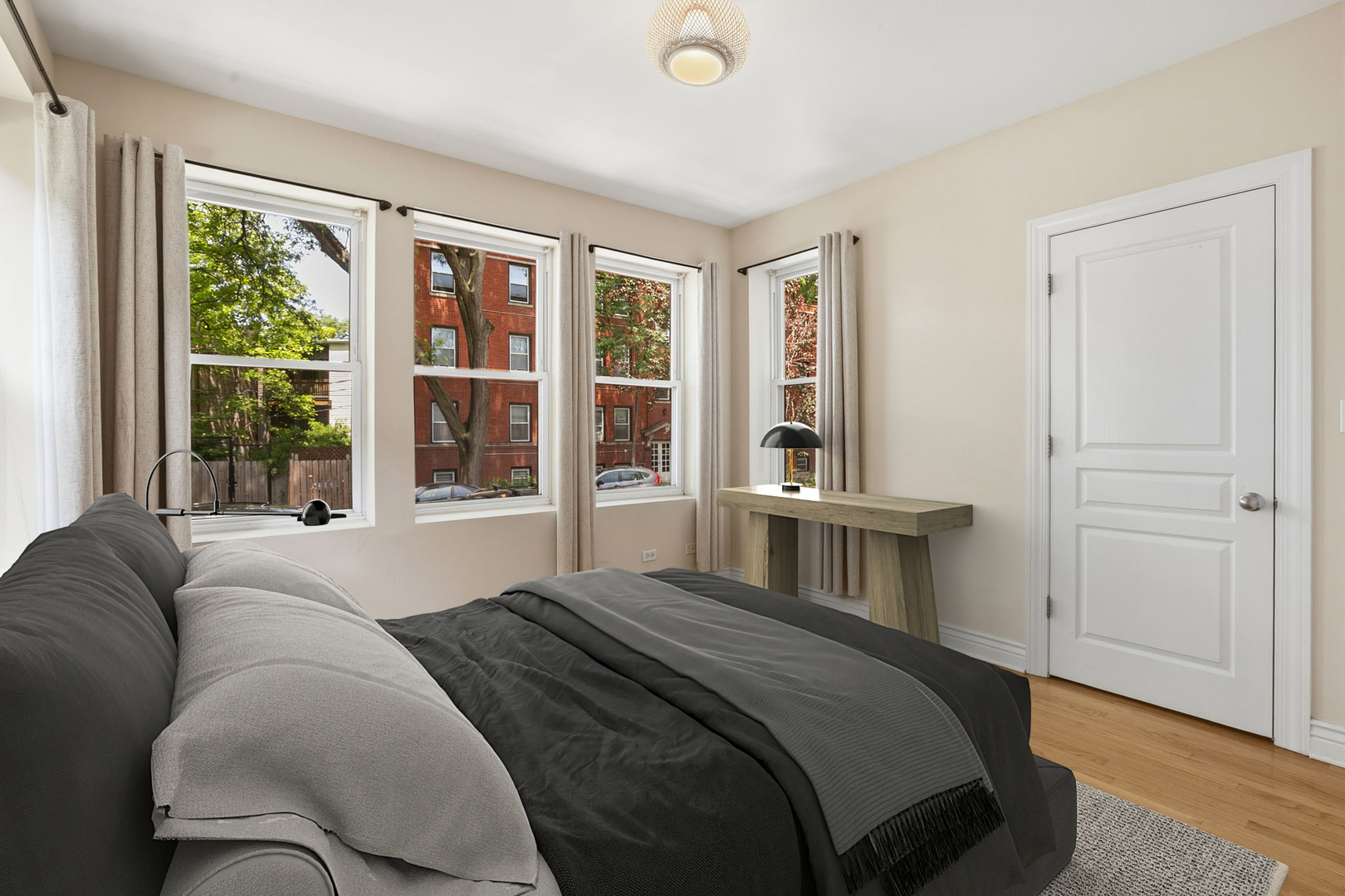 1443 W Victoria Street Unit: 1F