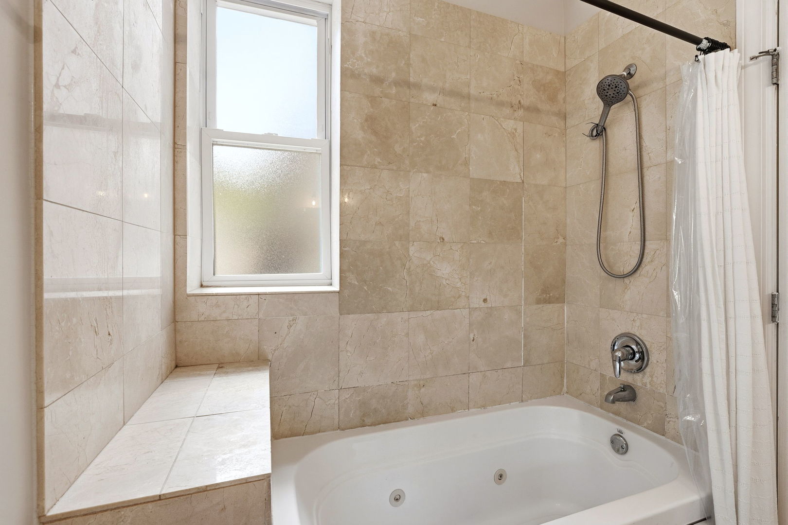 1443 W Victoria Street Unit: 1F