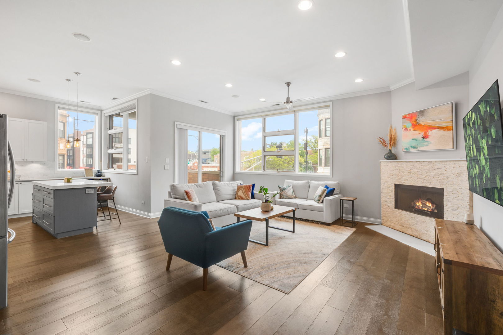 1555 N WOOD Street Unit: 201
