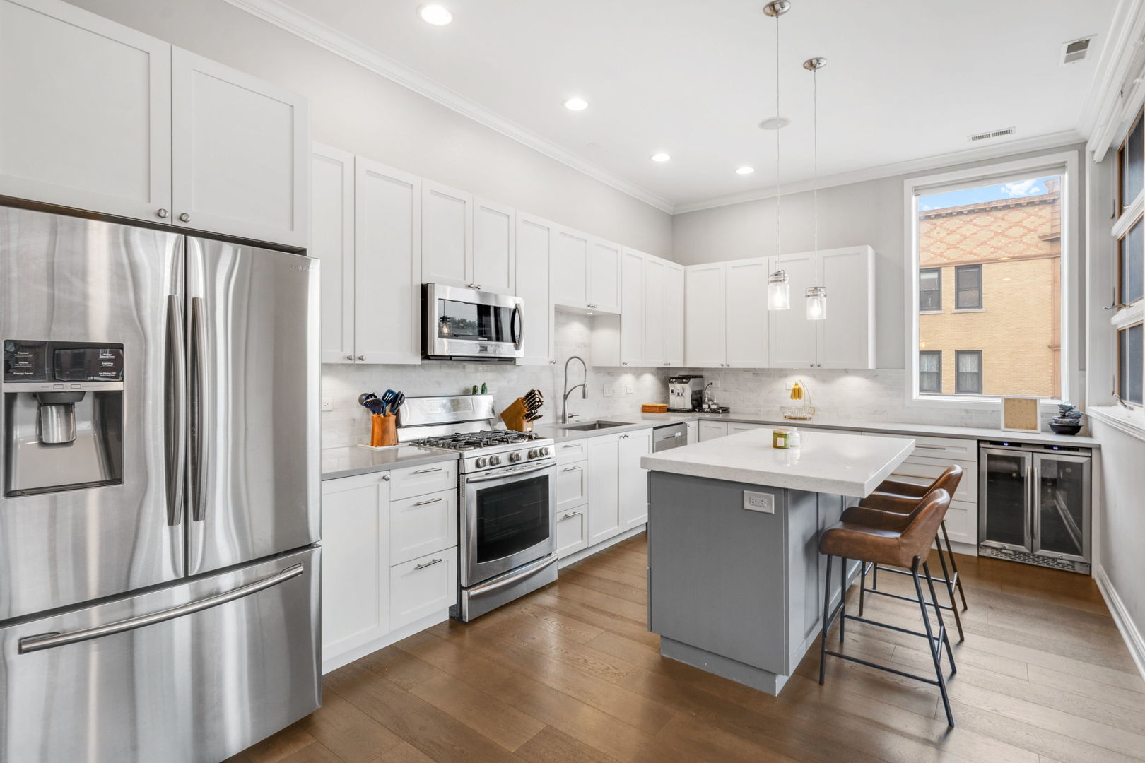 1555 N WOOD Street Unit: 201